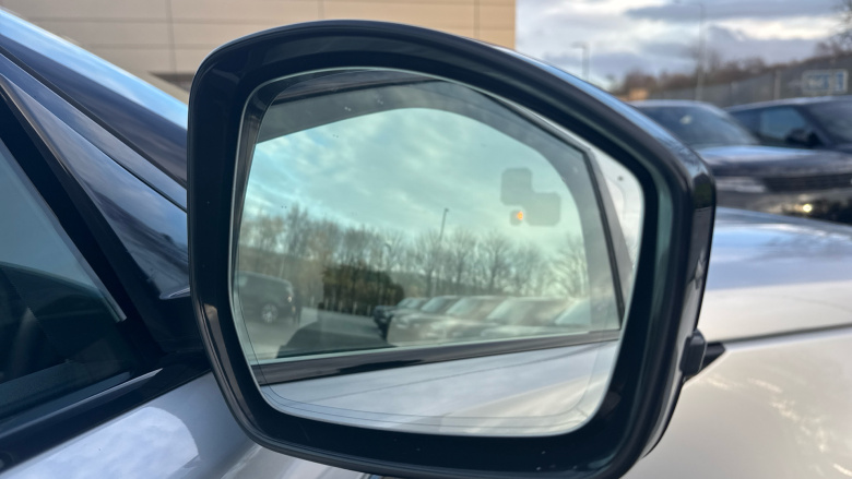 Land Rover Range Rover Velar 2.0 D200 SE 5dr Auto Diesel Estate